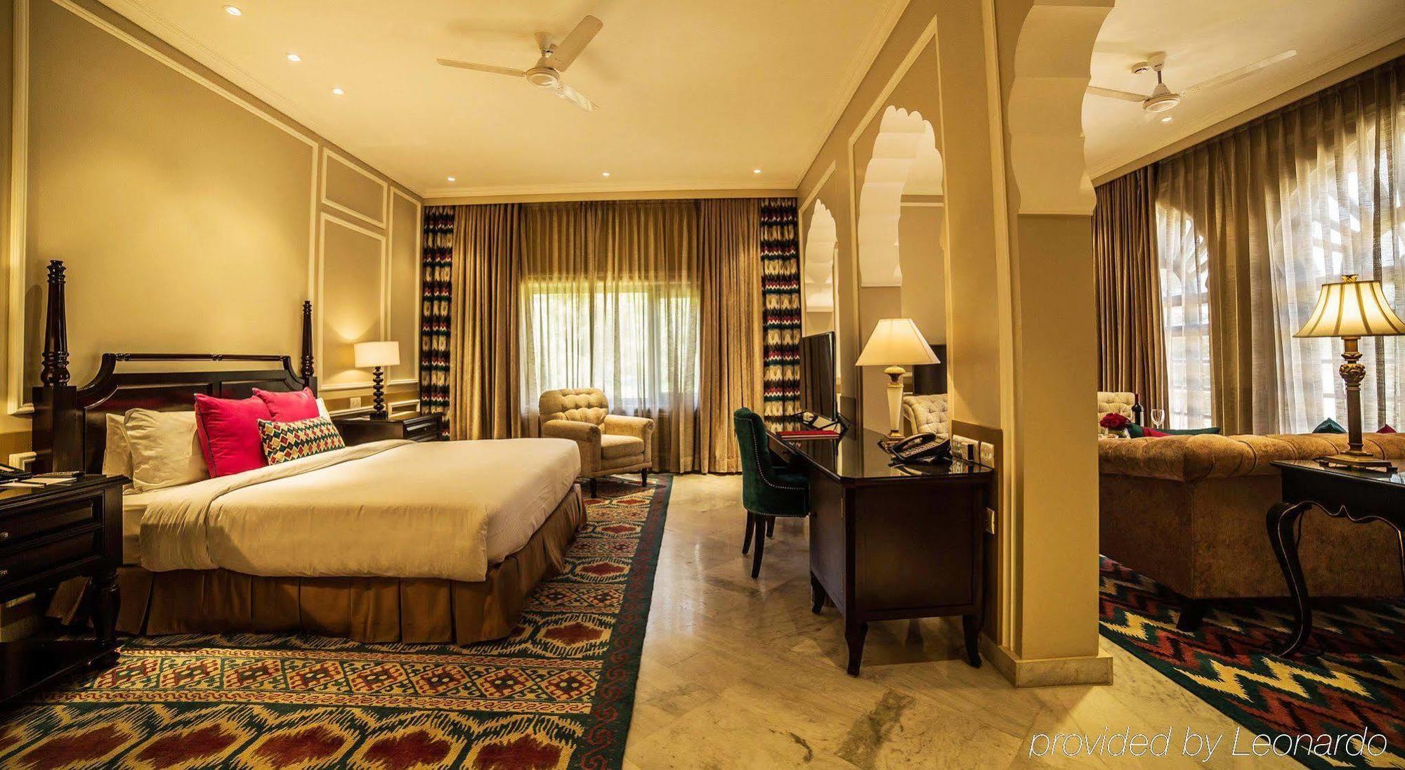 Sawai Man Mahal Hotel 5*